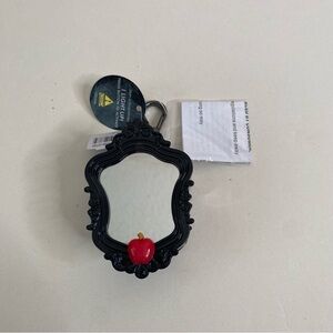 Bath & Body Works Disney Villains Evil Queen Light Up Pocketbac Holder NWT